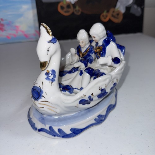 Couple swan boat ceramic - in,