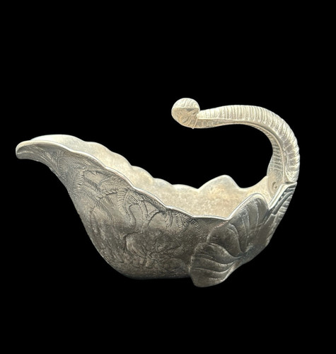 Elephant gravy serving - gravy, boat